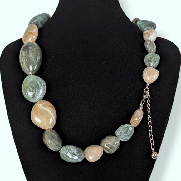 Vintage Chunky Lucite Crackle Beaded Necklace - Picture 4 of 5